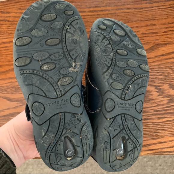 Stride Rite Toddler Approximate Size 9 or 10 Mary Jane shoes - Picture 2 of 3